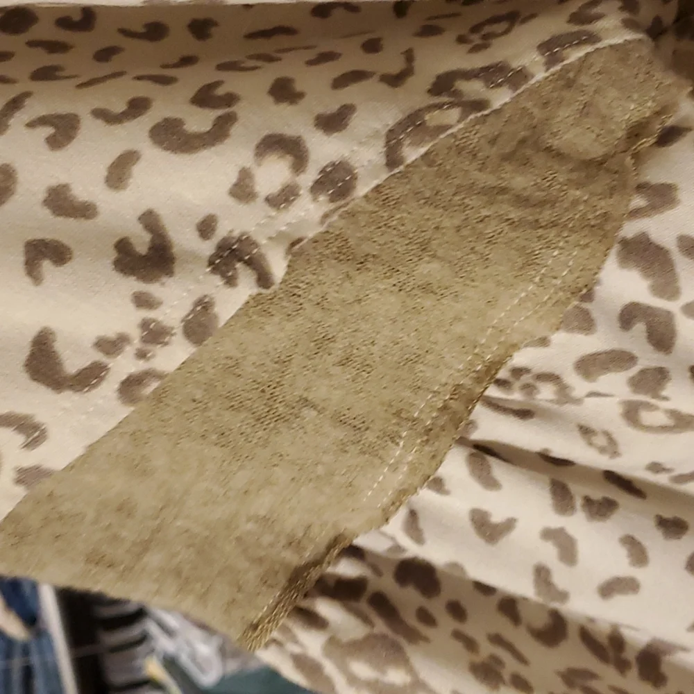 Leopard Top - Picture 3 of 3